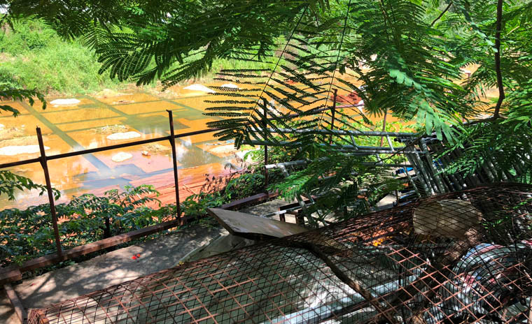 Cảnh ngổn ngang bên trong dự án. Ảnh: Vũ Sơn.