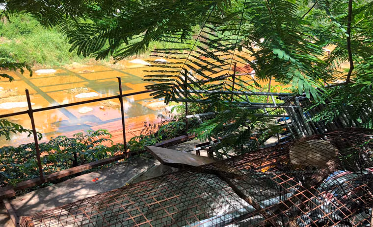 Cảnh ngổn ngang bên trong dự án. Ảnh: Vũ Sơn.