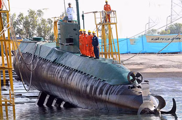 Theo một số tài liệu, tàu ngầm lớp Yono có lượng giãn nước toàn tải khi nổi 130 tấn, khi lặn là 76-95 tấn, dài 21-22m, rộng 2,75m, mớn nước 1,6m.