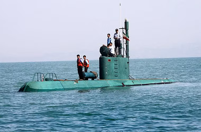 Tàu ngầm mini này chỉ có hai đạn ngư lôi 533mm nhưng với ưu thế nhỏ con, sản sinh ít tiếng ồn, nó vẫn là kẻ thù đáng gờm với các loại tàu chiến lớn của đối phương.