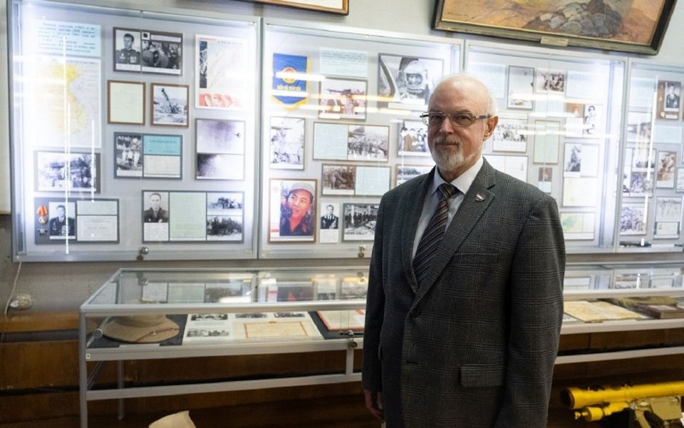 "Moskva đã đi những bước đầu tiên hướng tới thành công trong việc phát triển vũ khí dựa trên các nguyên tắc vật lý mới từ thời Liên Xô, khi chúng ta nắm trong tay nền khoa học vật liệu phát triển, có thể tạo ra bất kỳ bộ phận nào cho tên lửa".