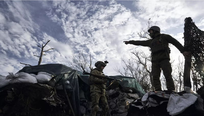 Theo thông tin, các đơn vị Ukraine phòng thủ tại Selidovo đã rút về khu vực có lối thoát trong vòng vây của Nga và sẵn sàng rút lui bất cứ lúc nào. Selidovo có thể sẽ bị chiếm trong vòng 3 ngày. Ảnh: Getty Images.