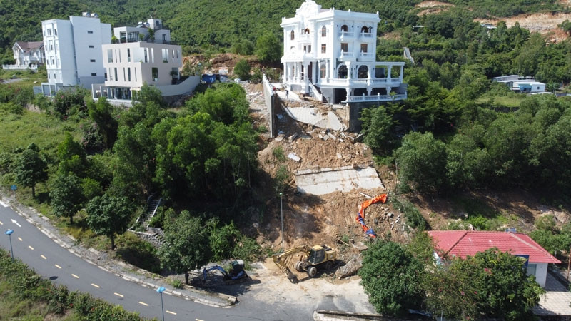 Khu biet thu xay vuot tang: CDT HUD Nha Trang la ai?