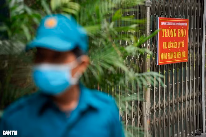 Quy dinh cach ly F1 tai nha cua Ha Noi dang “khong cong bang“?-Hinh-2