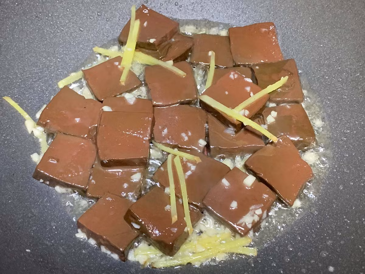 Mon nay co luong sat gap 10 lan thit heo nhung gia re beo-Hinh-4