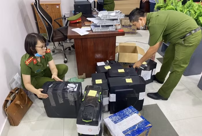 Nhiều người tưởng mua được đất giá rẻ nên đã đồng ý mua lại và chuyển tiền cho Tập đoàn Khải Tín, sau đó mất tiền hàng tỷ đồng đến hàng chục tỷ đồng. Hiện Công an tỉnh Thừa Thiên-Huế đang tiếp tục điều tra, làm rõ vụ việc.