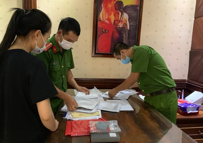 Sau khi trúng đấu giá, Tập đoàn Khải Tín không nộp khoản tiền còn lại để nhận đất mà dùng hồ sơ thông báo trúng đấu giá đưa cho một số tổ chức, đơn vị để đặt vấn đề chuyển nhượng lại thấp hơn so với giá đấu.