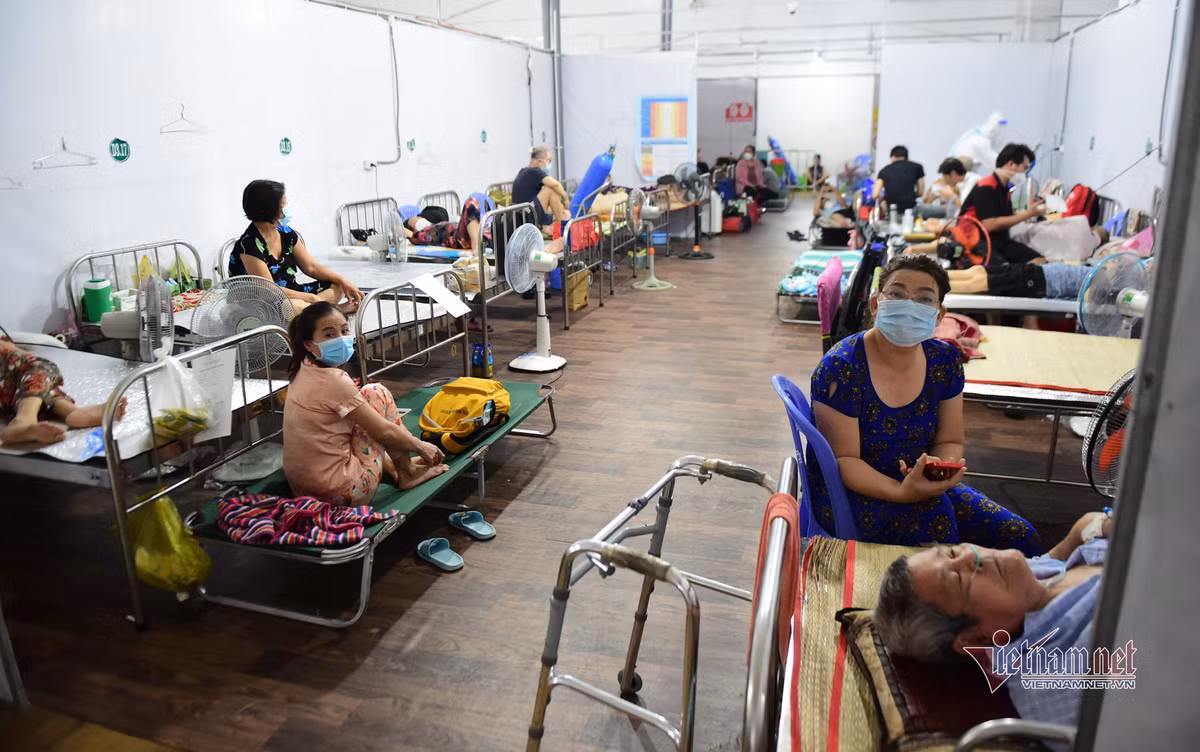 Bệnh viện quy mô 1.000 giường nhưng hiện chỉ có 720 giường. Khu vực điều trị F0 có triệu chứng nhẹ và trung bình đã kín chỗ.