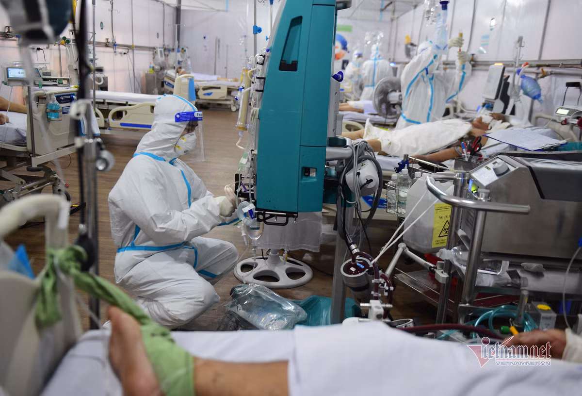 Khu vực điều trị tầng 3, hiện các bác sĩ bệnh viện Thống Nhất đang điều trị cho 180 bệnh nhân