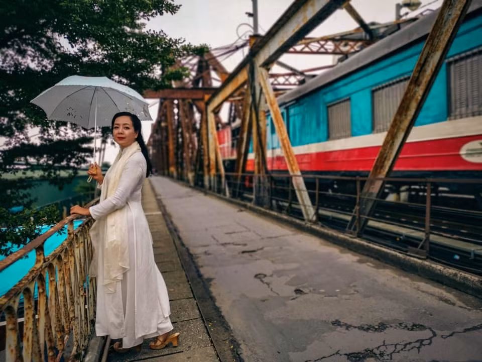 U60, NSUT Chieu Xuan van tre dep-Hinh-12