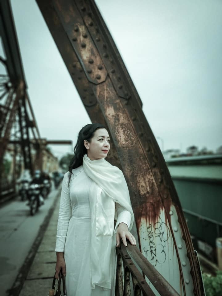 U60, NSUT Chieu Xuan van tre dep-Hinh-3