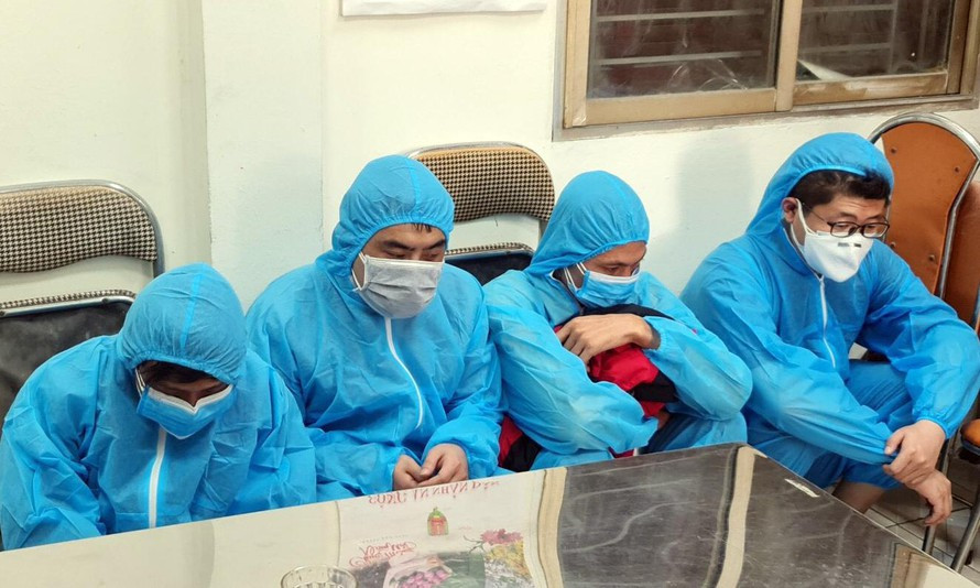 Phat hien o to cho 4 nguoi Trung Quoc nhap canh trai phep