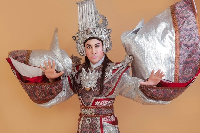 Ba doi vo va cuoc song vien man cua Kim Tu Long o tuoi xe chieu-Hinh-2