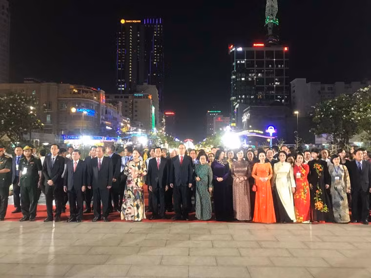 Tối 28 Tết (13/2), TP.HCM long trọng tổ chức lễ khai mạc đường hoa Nguyễn Huệ mừng Đảng, mừng Xuân, kỷ niệm 50 năm Tổng tiến công và nổi dậy Tết Mậu Thân 1968.