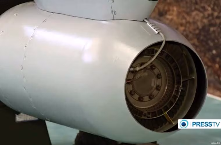 Động cơ đẩy phụ Turbofan đặt dưới thân tên lửa Soumar cũng giống hệt kết cấu trên Kh-55.