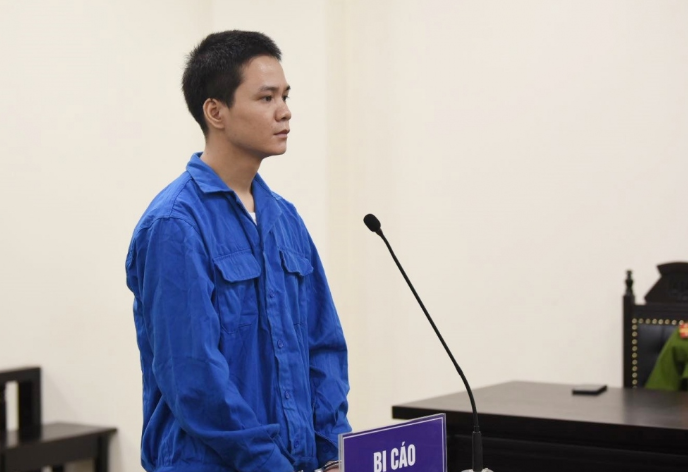 Ngày 30/9, TAND TP Hà Nội đã mở phiên xét xử bị cáo Phùng Văn Vinh về các tội "Giết người, cướp tài sản". Sau khi nghị án, HĐXX nhận định: Hành vi của bị cáo có tính chất côn đồ, hung hãn, coi thường pháp luật, coi thường tính mạng của người khác. Bị cáo đã quyết thực hiện hành vi đến cùng, khi bị hại đã kêu xin nhưng vẫn tiếp tục ra tay. Hành vi này thể hiện sự tàn nhẫn, với tính chất đặc biệt nghiêm trọng. Dù bị cáo thành khẩn, ăn năn hối cải nhưng HĐXX xét thấy bị cáo không còn khả năng giáo dục, cải tạo nên phải áp dụng hình phạt cao nhất.