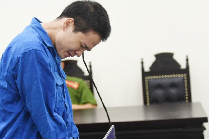 TAND TP Hà Nội quyết định tuyên phạt bị cáo Phùng Văn Vinh mức án Tử hình về tội Giết người; 4 năm tù về tội Cướp tài sản. Tổng hợp hình phạt là Tử hình. Buộc bị cáo Vinh phải bồi thường cho gia đình nạn nhân số tiền 436 triệu đồng. 