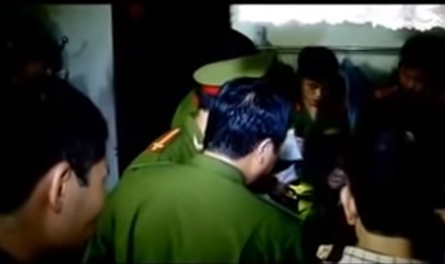 Người nhà bà Sinh cho hay bà vừa vay mượn của vợ chồng ông Phương một thỏi vàng 9999 trọng lượng gần 8 cây nhằm mục đích đầu tư kinh doanh. Tuy nhiên, thỏi vàng này và hai chiếc điện thoại của nạn nhân đã không được tìm thấy. Từ đây, các trinh sát nhận định đây rất có thể là một vụ án giết người nhằm cướp tài sản.