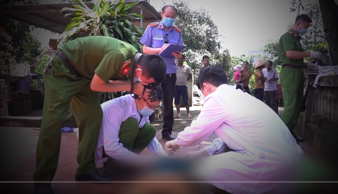 Tổng hợp quá trình khám nghiệm tử thi, khám nghiệm hiện trường, CQĐT sơ bộ đánh giá: đối tượng khoảng 20-55 tuổi, chiều cao 1,65-1,67m, nhiều khả năng bị thương trong quá trình vật lộn với các nạn nhân, là người thông thạo, am hiểu địa bàn và hoàn cảnh của nạn nhân. Tuy nhiên, với những nhận định như vậy thì diện đối tượng vẫn rất rộng. Bên cạnh đó, công tác đánh giá tính chất vụ án cũng rất khó khăn.