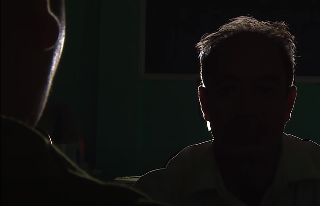 Tối xảy ra vụ án, Thái có mặt gần nhà nạn nhân, nhưng khi triệu tập đấu tranh, ban đầu Thái quanh co, không thừa nhận nhưng cũng không đưa ra câu trả lời hợp lý cho quỹ thời gian của mình. Tuy nhiên, sau khi được sự động viên, giáo dục, thuyết phục của các ĐTV, Thái khai: vào tối 6/10, đúng là hắn có mặt ở xã Hà Sơn, nhưng sau đó hắn lại đi sang xã Hà Long để trộm cắp. Vì vậy khi Công an điều tra vụ án, hắn tạm thời lánh mặt khỏi nhà để khỏi bị Công an gọi hỏi làm việc. 