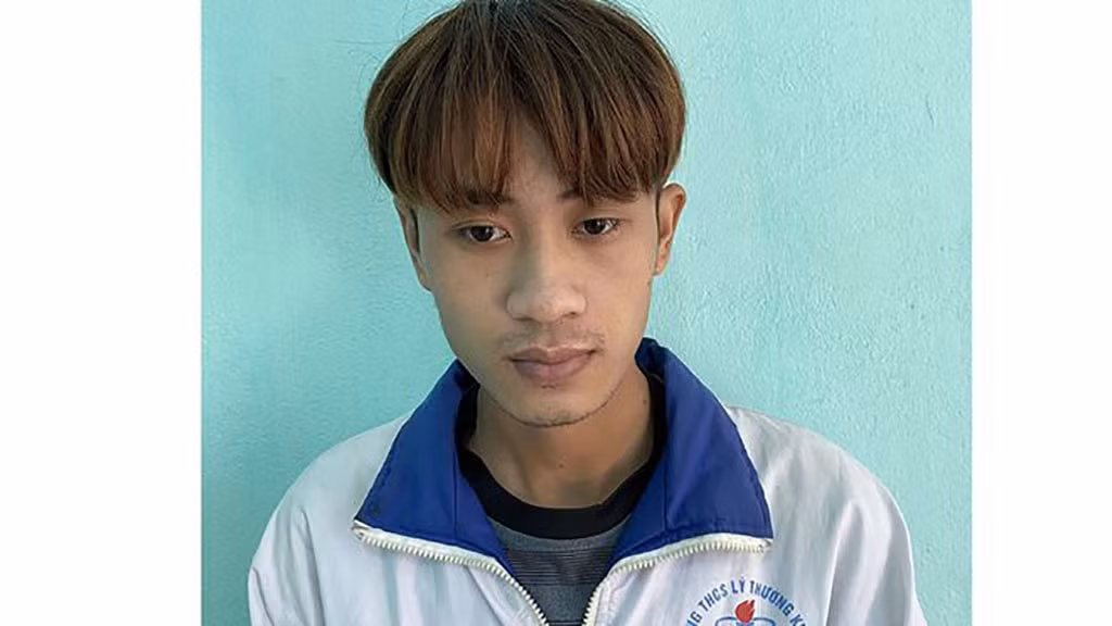 Ngày 5/4/2021, Tòa án nhân dân tỉnh Thanh Hóa đã tuyên án tử hình đối với Vũ Tiến Long về tội giết người và cướp tài sản. Trong quá trình diễn ra phiên tòa, bị cáo Long không hề ăn năn hối cải, trái lại còn luôn có thái độ vô cảm, cách trả lời ngang ngược về hành động tàn bạo do chính mình gây ra, khiến nhiều người thân của các nạn nhân thêm đau lòng, bật khóc giữa phiên tòa. 