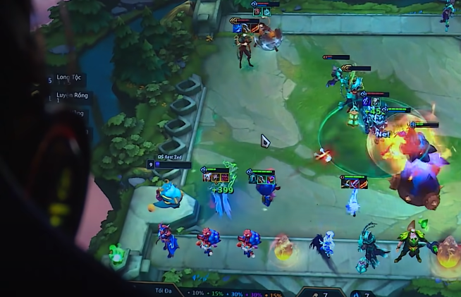 Trong khi xác minh lời khai của Thái, trinh sát vẫn tiếp tục rà soát các đối tượng nghi vấn phát hiện một cái tên khác là Vũ Tiến Long (SN 1998, ở thôn Đà Sơn, xã Hà Bắc, huyện Hà Trung, Thanh Hóa). Long là đối tượng nghiện game, thường xuyên có biểu hiện trộm cắp vặt. Long đã có 1 tiền án tội trộm cắp, bình thường đối tượng không chịu làm ăn, chỉ chơi game, bạn cũng là bạn game, nơi đối tượng hay lui tới là các quán internet. Mặc dù vậy, nhưng gia đình Long cho biết, từ sau tết Trung thu, tức từ trước ngày 2/10, Long đã lên TP Thanh Hóa làm thuê tại một quán cà phê. 