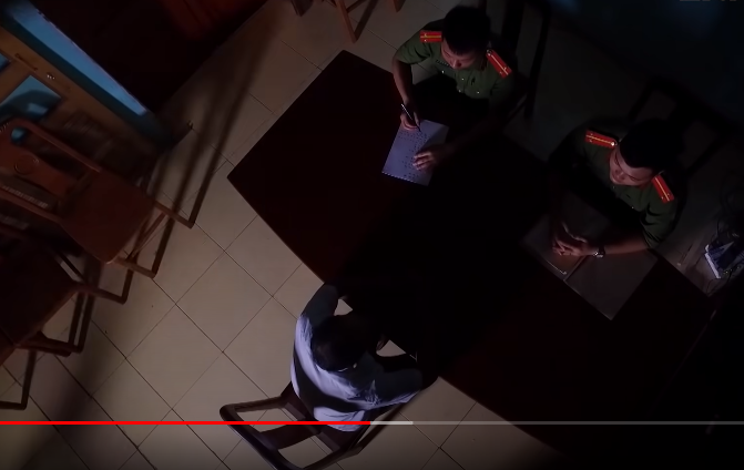 Vậy nhưng, khi CQĐT triệu tập đến làm việc, Long cho biết đang đi chơi ngoài Hà Nội. Như vậy, thời điểm này xuất hiện 2 đối tượng nghi vấn là Tống Văn Thái và Long. Để làm rõ đối tượng gây án là Thái hay Long, trinh sát tiếp tục xác minh và được biết, tối 6/10, Thái có ngủ tại nhà người quen trên địa bàn xã. Cùng với các tài liệu chứng cứ, CQĐT đã loại Thái khỏi diện nghi vấn. 