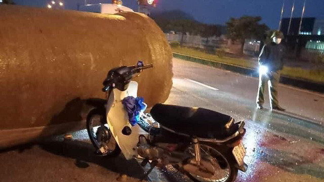 Hiện tại, Ban quản lý các KCN tỉnh phối hợp với thị xã Phổ Yên để rà soát, cung cấp hồ sơ liên quan đến việc lập các chốt kiểm soát cứng, không cho người, phương tiện, gia súc vào KCN nhằm đảm bảo an ninh trật tự và chống dịch để lực lược chức năng điều tra vụ việc. 