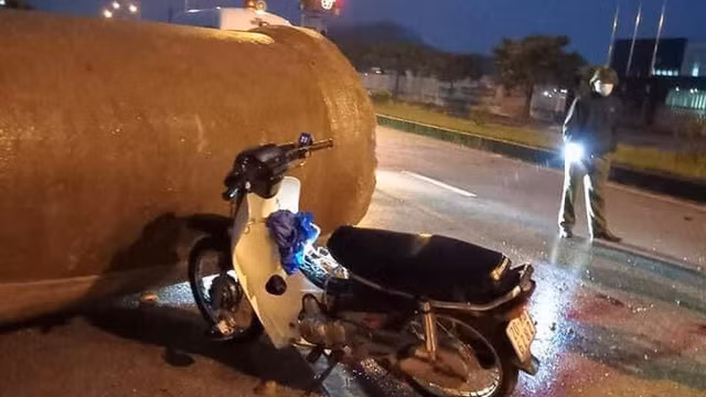 Hiện tại, Ban quản lý các KCN tỉnh phối hợp với thị xã Phổ Yên để rà soát, cung cấp hồ sơ liên quan đến việc lập các chốt kiểm soát cứng, không cho người, phương tiện, gia súc vào KCN nhằm đảm bảo an ninh trật tự và chống dịch để lực lược chức năng điều tra vụ việc. 