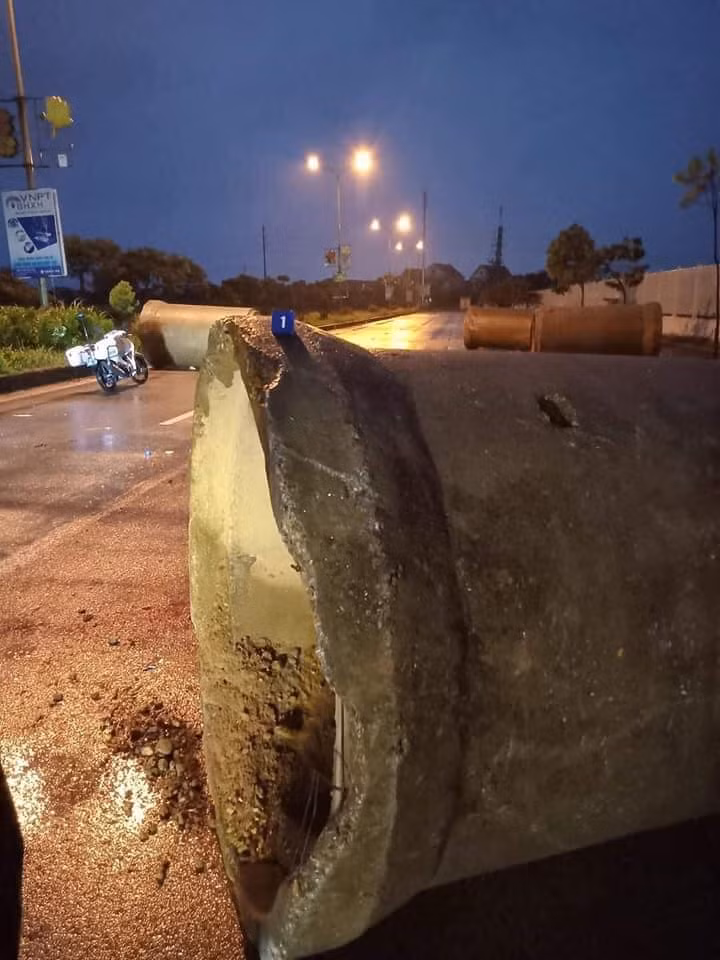 Tiếp tục tăng cường công tác kiểm tra, kiểm soát, đảm bảo an toàn trong lưu thông người và phương tiện ra vào khu công nghiệp; kiểm điểm, xử lý trách nhiệm của tổ chức cá nhân liên quan tới vụ tai nạn. Hiện, Ban quản lý các KCN đang chủ động phối hợp cung cấp hồ sơ, tài liệu, hình ảnh; trích xuất camera an ninh phục vụ công tác điều tra. 