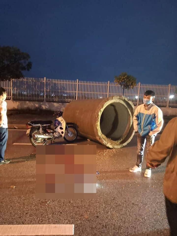 Ban quản lý cho biết, trước mắt tiếp tục yêu cầu các doanh nghiệp trong KCN tuyên truyền tới người lao động thực hiện nghiêm nội dung văn bản số 1493 (ngày 30/7/2021 của Ban quản lý các KCN ban hành) liên quan tới quy định phòng chống dịch; thông báo đến người lao động, các phương tiện chỉ ra/vào qua 2 cổng chính của KCN (cổng chính phía đường ĐT 266; cổng phụ phía đường gom); không tự phá dỡ các chốt cứng đã lập để vào KCN. 