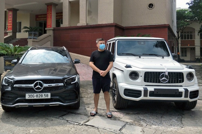  Ông trùm cầm đầu đường dây cờ bạc 1.500 tỷ đồng: Ngày 4/10, Công an quận Nam Từ Liêm, Hà Nội đã khởi tố vụ án, khởi tố 17 bị can về các tội “Tổ chức đánh bạc, đánh bạc và đưa hoặc sử dụng trái phép thông tin mạng máy tính, mạng viễn thông”. Trong vụ án này, cơ quan điều tra xác định Nguyễn Minh Thành (SN 1989, trú tại Cầu Giấy, Hà Nội) là người cầm đầu, nghi phạm điều hành đường dây đánh bạc qua mạng với số tiền giao dịch ước tính lên tới 1.500 tỷ đồng.