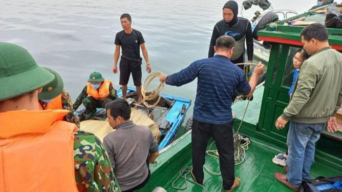  Tàu vận tải va tàu cá, 2 vợ chồng tử vong: Khoảng 2h30 ngày 3/11, tại khu vực hang Đầu Gỗ (vịnh Hạ Long, Quảng Ninh), tàu vận tải TB 3699 đã va chạm với tàu đánh cá do anh Bùi Công Hùng (34 tuổi) và vợ là chị Đoàn Thị Chiên (31 tuổi, cùng trú thị xã Quảng Yên, Quảng Ninh) điều khiển. Hậu quả, tàu đánh cá bị chìm và hai vợ chồng anh Hùng, chị Chiên tử vong.