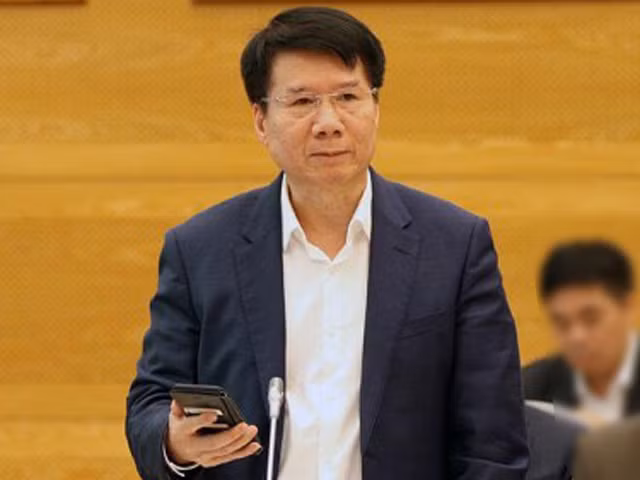 Thứ trưởng Bộ Y tế Trương Quốc Cường bị khởi tố do liên quan đến vụ án "Nguyễn Minh Hùng, Võ Mạnh Cường cùng đồng phạm buôn bán hàng giả là thuốc chữa bệnh mang nhãn mác Health 2000 Canada; thiếu trách nhiệm gây hậu quả nghiêm trọng; lợi dụng chức vụ, quyền hạn trong khi thi hành công vụ xảy ra tại TP.HCM, các tỉnh, thành phố khác và cục Quản lý dược - Bộ Y tế".