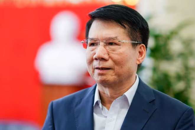 Quan lo Thu truong Bo Y te Truong Quoc Cuong truoc khi bi khoi to