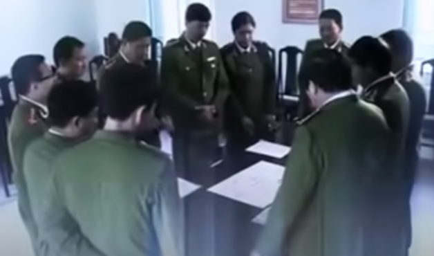 Tiến hành xác minh các mối quan hệ của Diễn, một người bạn học cùng trường Y trước đây với Diễn sống tại Lai Châu cho biết thông tin quan trọng. Vài ngày trước, Diễn có đến chỗ anh ta chơi, sau đó nhờ người bạn đưa về Lào Cai. Tiếp tục xác minh, cơ quan điều tra phát hiện Diễn đã rút tiền tại cây ATM trên địa bàn tỉnh Lào Cai. Kết hợp từ 2 thông tin này, Ban chuyên án nhận định Nguyễn Văn Diễn hiện đang lẩn trốn tại Lào Cai. 