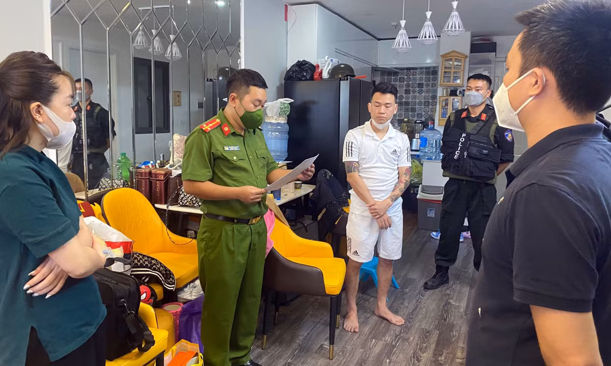 Ngày 3/11, Cơ quan CSĐT Bộ Công an đã tạm giữ để điều tra đối với Đỗ Ngọc Hà (SN 1984, Hà Miên, trú tại quận Long Biên, TP Hà Nội) cùng 12 đối tượng khác để điều tra hành vi “tổ chức đánh bạc” và “đánh bạc”.