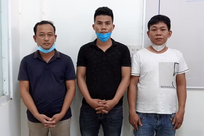 Pho Giam doc va nhom nhau bat coc nu nhan vien 16 tuoi, hiep dam-Hinh-3