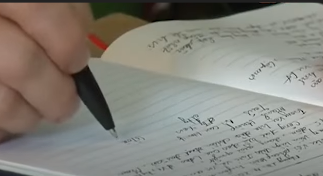 Ngay sau khi xảy ra án mạng, ban chuyên án đã xác minh hàng trăm đối tượng có biểu hiện nghi vấn trên địa bàn. Qua đó, nổi lên nghi can số 1 là Chè Văn Sung (SN 1971, trú cùng bản với nạn nhân), Sung có mâu thuẫn với anh Q. bởi anh Q. đã đứng ra giải quyết vụ tranh chấp tài sản giữa Sung và em trai hắn trước đó. 