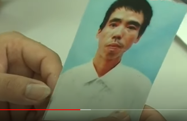 Bản thân Sung là người thông thuộc đường rừng nên các trinh sát đã rất vất vả khi truy tìm hành tung của y, mọi dấu vết của Sung biến mất hoàn toàn. Thậm chí, ban chuyên án đã phải tiến hành kiểm tra tại 7 khu vực giáp ranh các bản Khóp, bản Giôn, bản Huổi Tèo có đông dân đến dựng nhà; đồng thời huy động cả Đội chó nghiệp vụ tổ chức giám biệt nguồn hơi và sử dụng chó nghiệp vụ để xác minh, truy tìm hung thủ tại hiện trường. Tuy nhiên, hành tung của Sung vẫn bặt vô âm tín. 