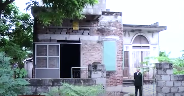 Quá sợ hãi chị Quyên đã kêu cứu và gọi chồng mình cùng hàng xóm chạy đến. Thông tin được báo cho cơ quan Công an xã Yên Cường để bảo vệ hiện trường đồng thời cấp báo lên cơ quan điều tra Công an tỉnh Nam Định. 