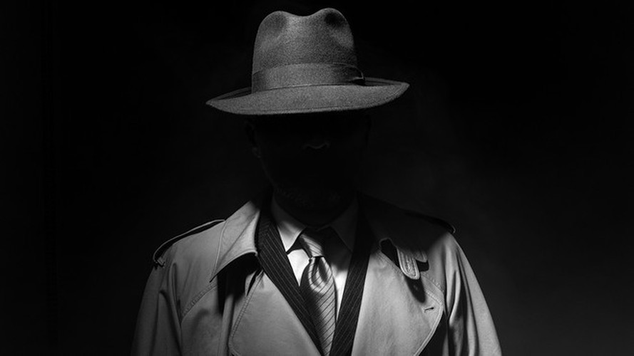 Với bí danh "Hero" (Người hùng), gián điệp "ba mang" Penkovsky đã âm thầm cung cấp cho CIA và MI6 nhiều tài liệu tuyệt mật, kế hoạch chiến tranh, chương trình quân sự... của Liên Xô.