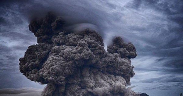 Hai chuyên gia đã phân tích lõi băng và vòng cây cho thấy, có thể đã xảy ra nhiều vụ phun trào núi lửa liên tục nên sản sinh hàng triệu tấn tro bụi lan rộng khắp thế giới. Đồng thời, màn sương mù dày đặc kết hợp lại đã khiến ánh sáng mặt trời không thể chiếu rọi xuống Trái Đất trong suốt 18 tháng.