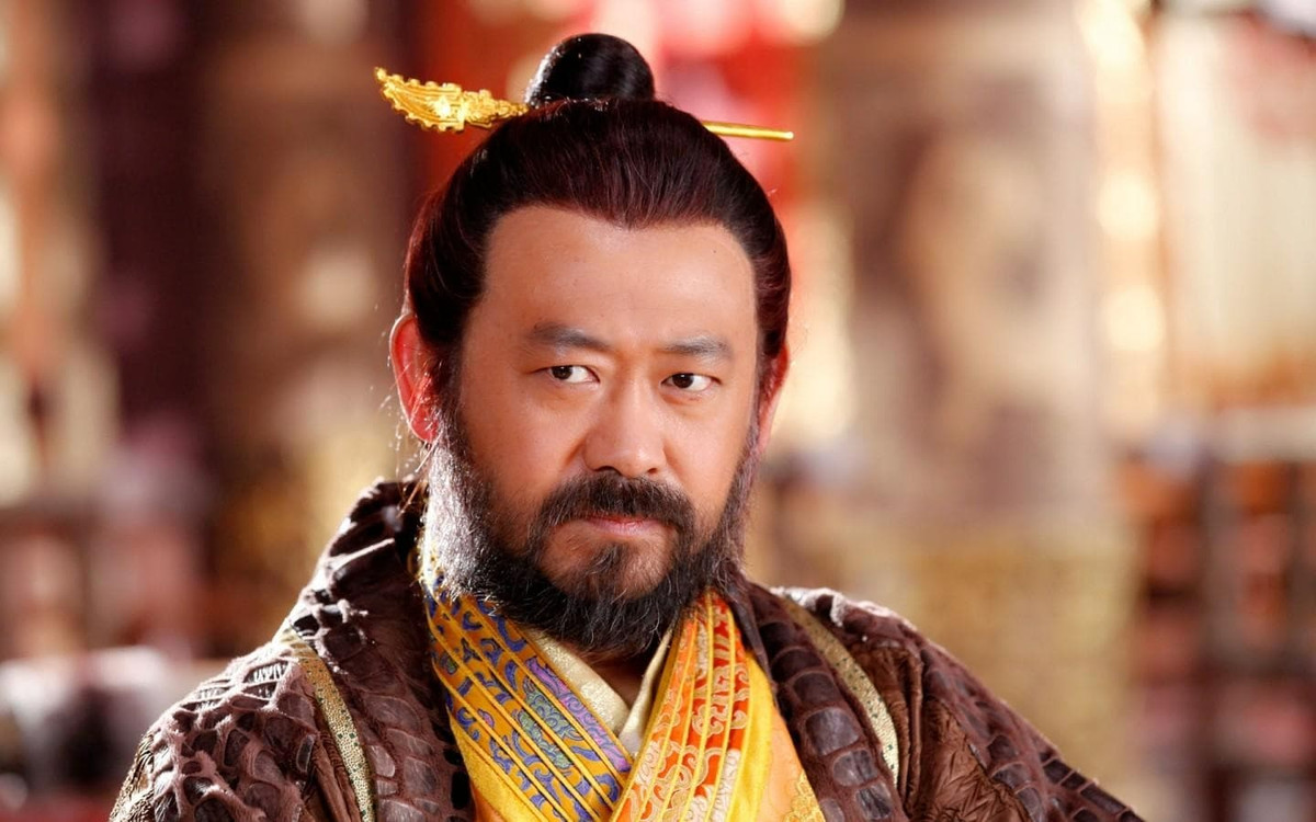 Năm 2013, người dân ở một thị trấn nhỏ thuộc thành phố Dương Châu, tỉnh Giang Tô, Trung Quốc tình cờ đào được một ngôi mộ cổ trên cánh đồng. Ngay sau đó, họ thông báo cho giới chức trách và các chuyên gia. Phát hiện này mở đầu cho khám phá về lăng mộ của Tùy Dạng Đế và Tiêu Hậu.