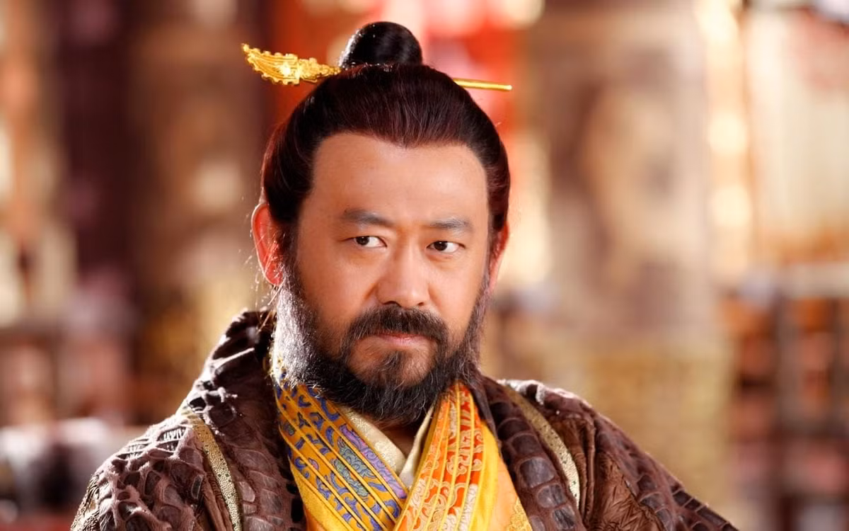 Năm 2013, người dân ở một thị trấn nhỏ thuộc thành phố Dương Châu, tỉnh Giang Tô, Trung Quốc tình cờ đào được một ngôi mộ cổ trên cánh đồng. Ngay sau đó, họ thông báo cho giới chức trách và các chuyên gia. Phát hiện này mở đầu cho khám phá về lăng mộ của Tùy Dạng Đế và Tiêu Hậu.