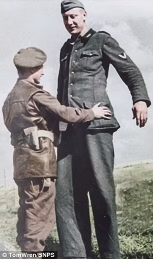 Một sự kiện bất ngờ, khó tin xảy ra trong Thế chiến 2 là việc binh sĩ phát xít Đức cao nhất đầu hàng người lính Đồng minh thấp nhất. Theo các ghi chép, hạ sĩ người Anh Bob Roberts đã bắt giữ được một binh sĩ phát xít Đức có tên Jakob Nacken được mệnh danh là "người khổng lồ".