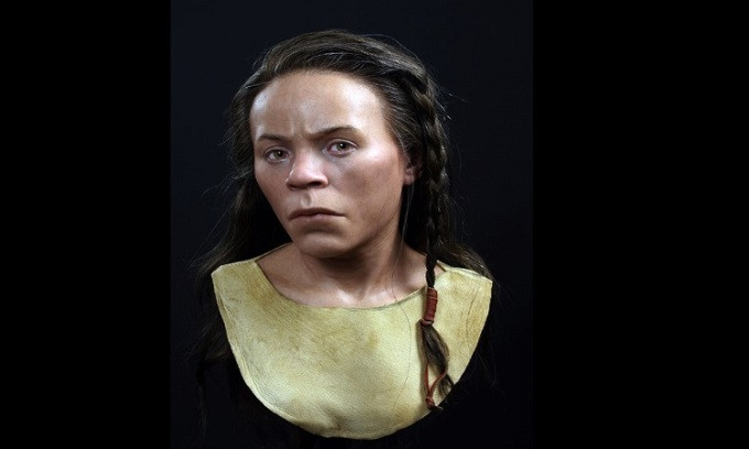 Vào năm 1997, các công nhân dùng máy xúc ở mỏ đá Upper Largie Quarry ở Scotland tình cờ phát hiện bộ hài cốt của người phụ nữ thời Đồ đồng. Thi hài được chôn trong một ngôi mộ lát đá hơn 4.000 tuổi.