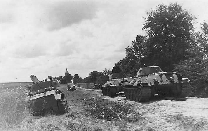 Với những ưu điểm nổi trội, các xe tăng T-34 đã hoàn thành tốt nhiệm vụ yểm trợ tác chiến cho bộ binh Liên Xô, khiến quân Đức chịu tổn thất lớn trên chiến trường. Xe tăng T-34 được đánh giá là đóng vai trò quan trọng trong việc đánh bật quân Đức quốc xã ra khỏi lãnh thổ Liên Xô trước khi đánh bại hoàn toàn phát xít Đức vào năm 1945.