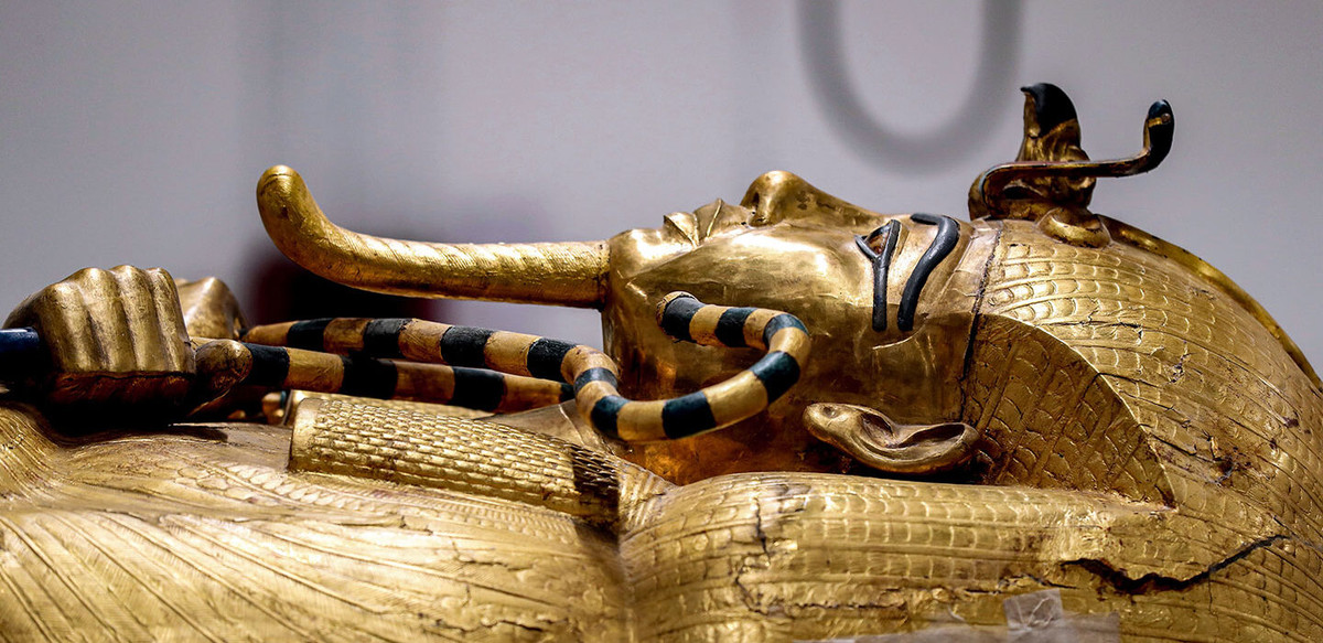 Ngoài xác ướp pharaoh Tutankhamun, các chuyên gia còn tìm thấy xác ướp của 2 thai nhi. Sau một loạt kiểm tra, họ xác định đó là 2 bé gái là con gái của Vua Tut. Một thai nhi chết trong bụng mẹ khi khoảng 4 tháng tuổi và thai nhi còn lại đủ 9 tháng tuổi nhưng chưa kịp chào đời thì đã mất mạng.