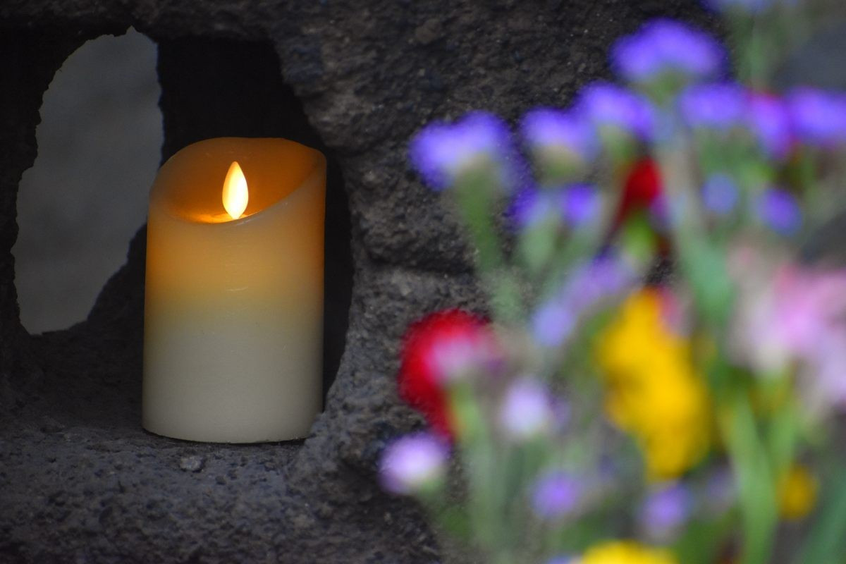 Trong quá trình xây dựng, một chiếc xe ủi bất ngờ bị lật khiến lái xe tử vong. Tiếp đến, một loạt tai nạn kinh hoàng xảy ra được cho là do lời nguyền samurai Masakado gây ra.